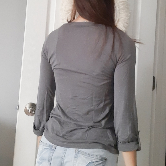 Soft Grey Long-sleeved Tee with Pocket - Picture 4 of 6